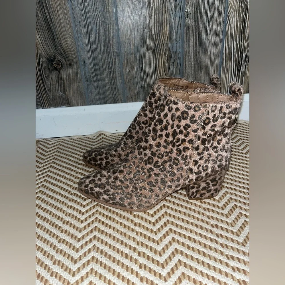 Very G Brown Ankle Boots with hair on hide zip up closure side cheetah print 9.5 - Picture 3 of 6